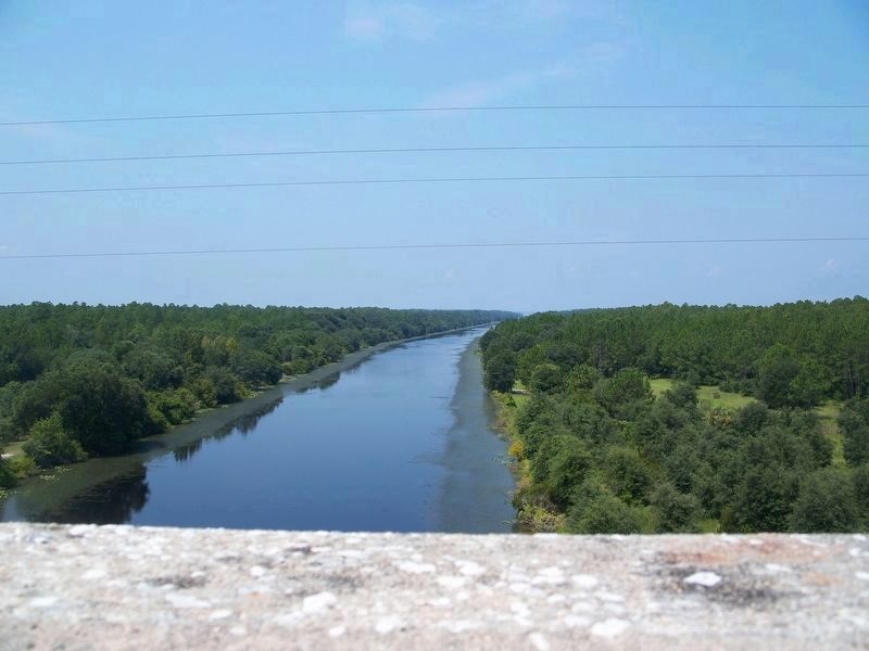 Cross Florida Barge Canal, looking west from the SR 19 bridge south of Palatka, Florida image. Click for full size.