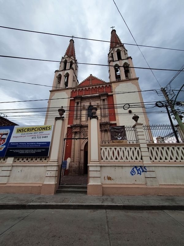 Templo Se�or del Perd�n and Marker image. Click for full size.