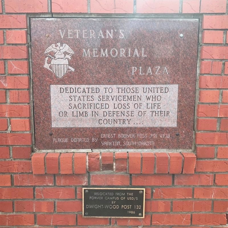 Veteran's Memorial Plaza Marker image. Click for full size.