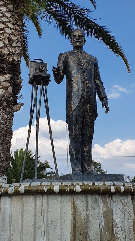 Jos Manuel Herrera Olvera Statue image. Click for full size.
