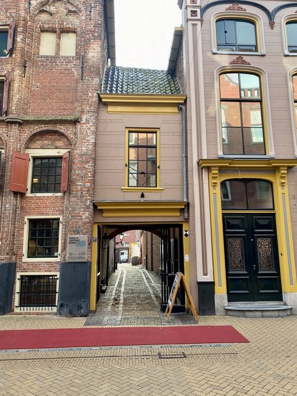 Noordelijk Scheepvaartmuseum / Museum aan de A - courtyard entrance image. Click for full size.