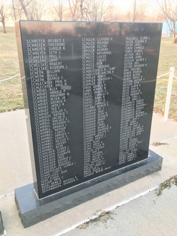 American Legion Veterans Memorial <i>(far right)</i> image. Click for full size.