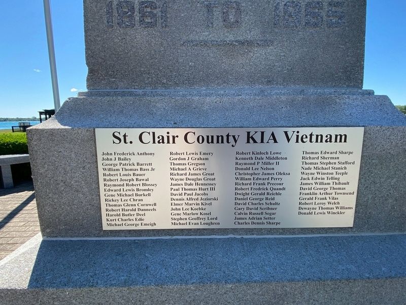 Algonac Civil War / Vietnam Memorial image. Click for full size.