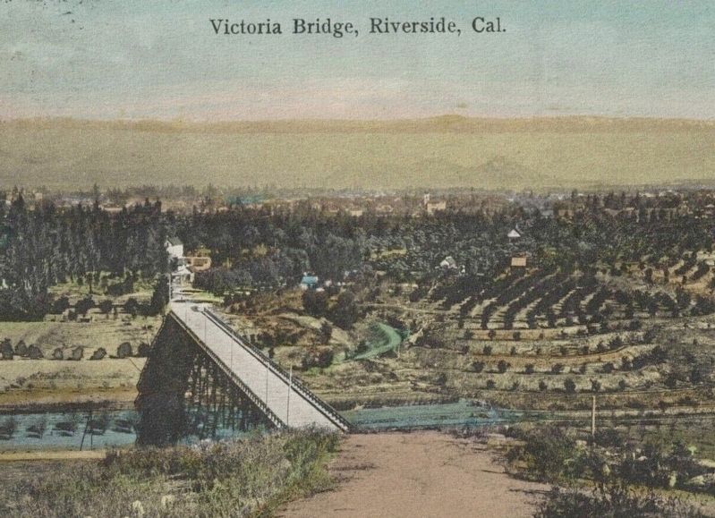 Original Victoria Bridge - 1908 postcard image. Click for full size.