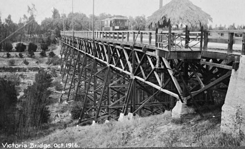 Original Victoria Bridge with Streetcar - 1916 image. Click for full size.