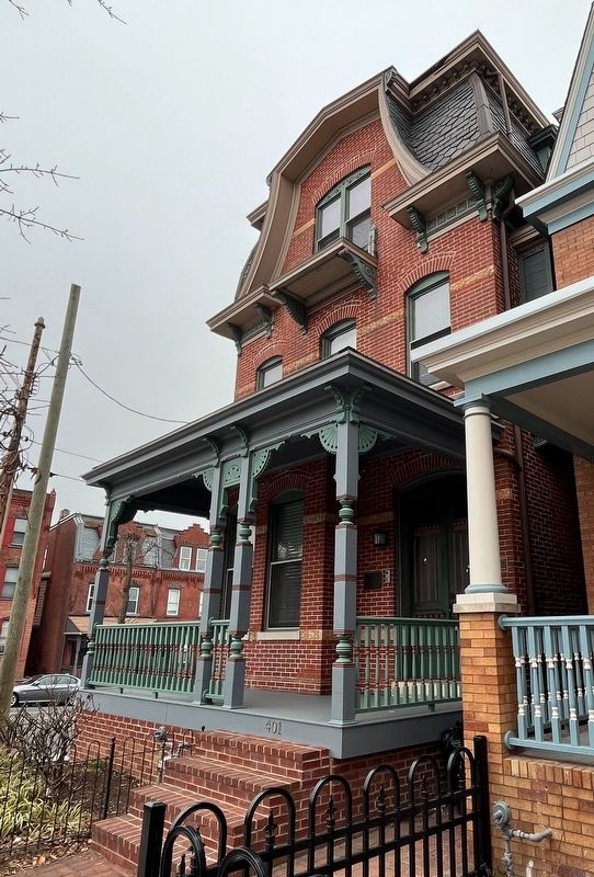 401 Washington Street image. Click for full size.