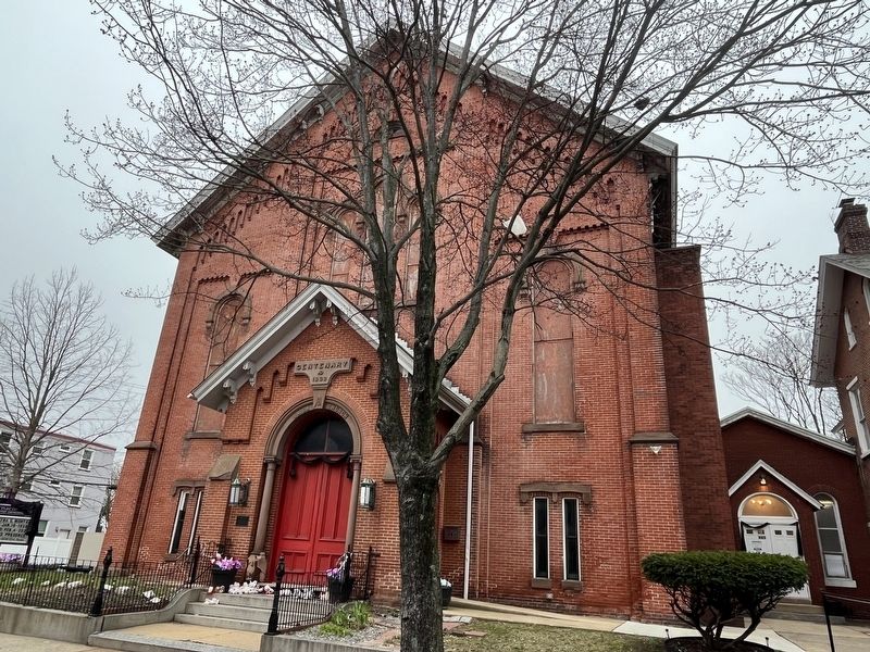 Tabernacle Full Gospel Baptist Church image. Click for full size.
