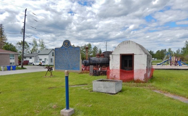 Porcupine Mining Area / Région minière de Porcupine Marker. Click for full size. Porcupine Mining Area / Région minière de Porcupine Marker image. Click for full size.