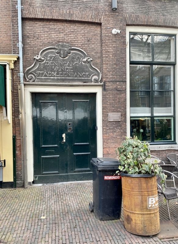 Stadsleenbank / Municipal Loan Office Marker - wide view. Click for full size. Stadsleenbank / Municipal Loan Office Marker - wide view image. Click for full size.