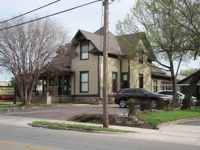 Thrash-Landers-Hiner House and Marker. Click for full size. Thrash-Landers-Hiner House and Marker image. Click for full size.