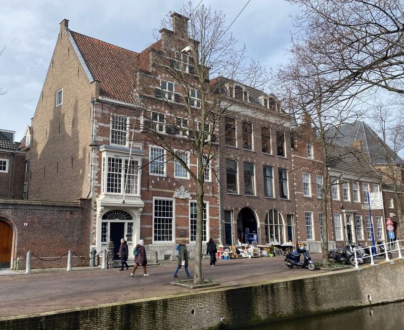 Het Wapen van Savoyen / The Arms of Savoy Marker - wider view. Click for full size. Het Wapen van Savoyen / The Arms of Savoy Marker - wider view image. Click for full size.