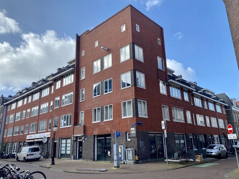 Jan Hanzenstraat Marker - wide view. Click for full size. Jan Hanzenstraat Marker - wide view image. Click for full size.