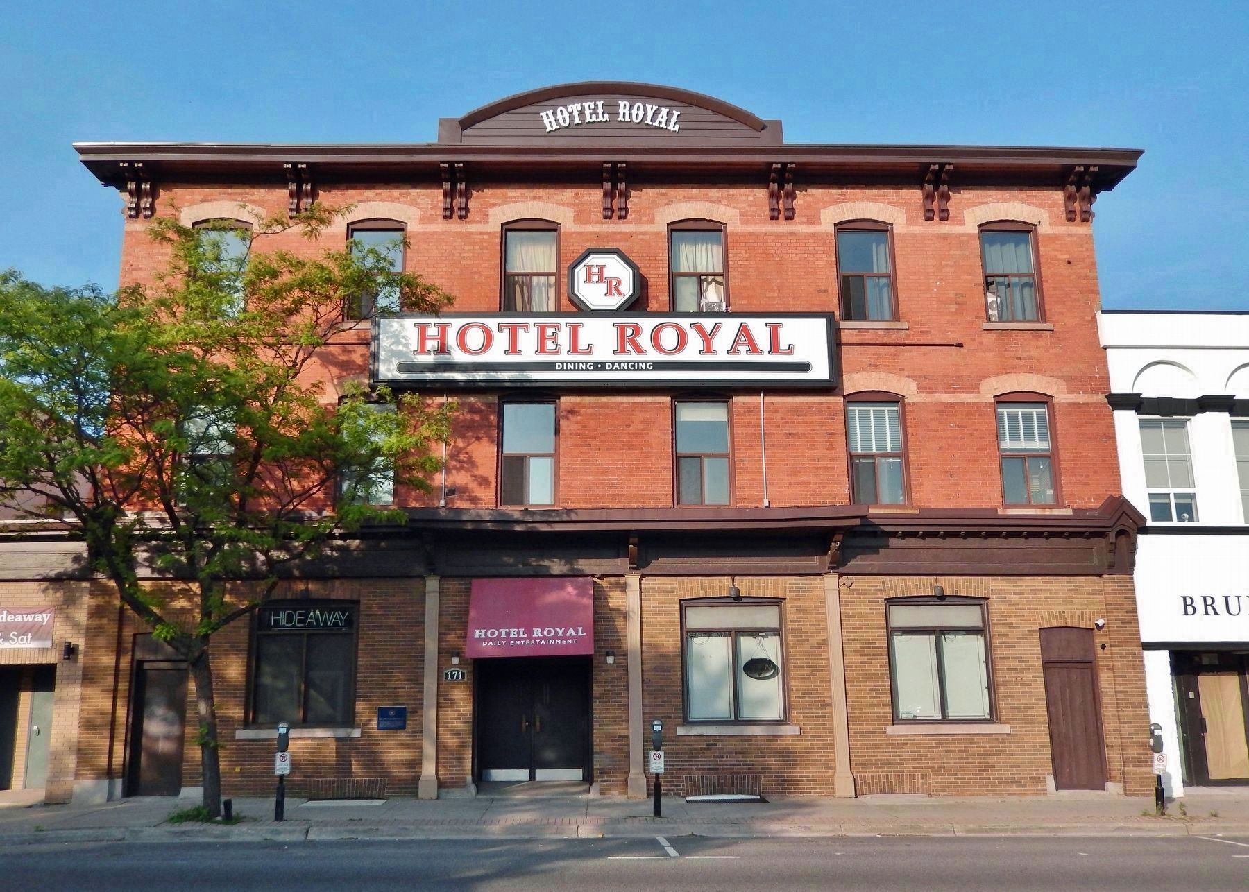 Royal Hotel image. Click for full size.