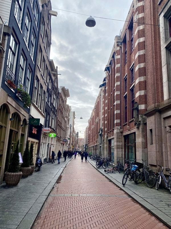 Joost van den Vondel Marker - wider view, looking south on Warmoesstraat. Click for full size. Joost van den Vondel Marker - wider view, looking south on Warmoesstraat image. Click for full size.