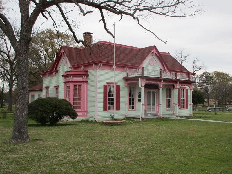 Mathews - Powell House and Marker image. Click for full size.