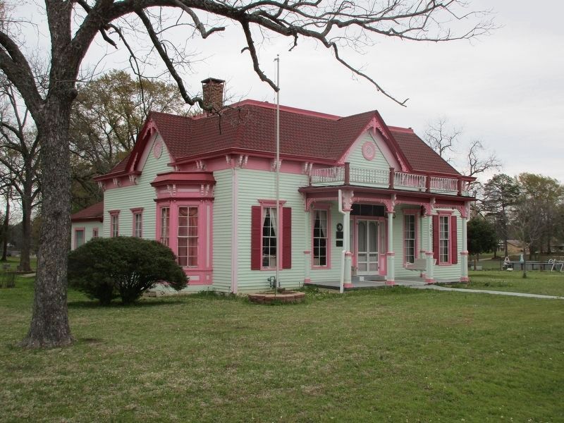 Mathews - Powell House and Marker. Click for full size. Mathews - Powell House and Marker image. Click for full size.