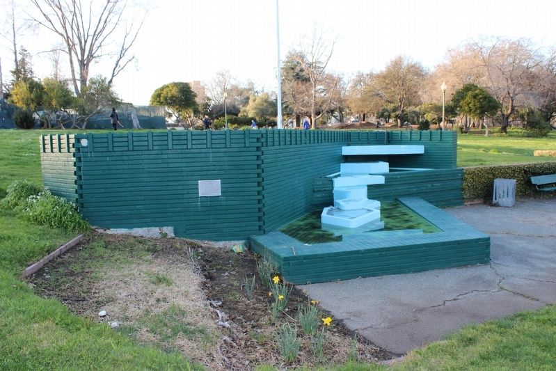 Plaque & Fountain image. Click for full size.