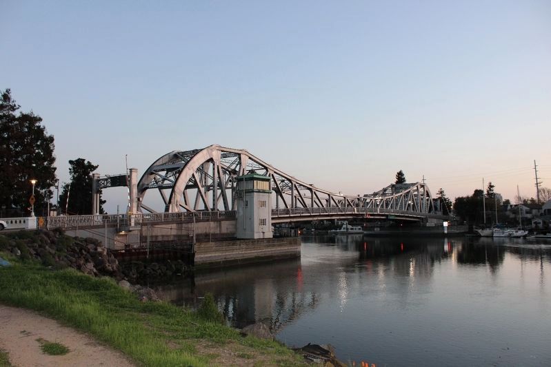 High Street Bridge image. Click for full size.
