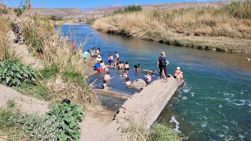 The Hot Springs along the Rio Grande River image. Click for full size.
