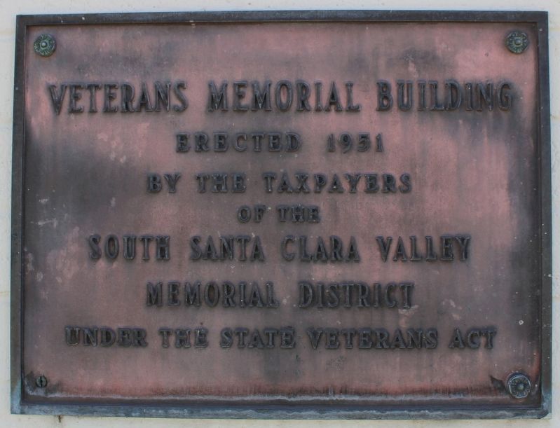 Veterans Memorial Building Plaque image. Click for full size.