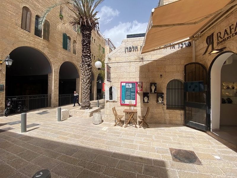 The Ashkenazi courtyard Marker image. Click for full size.