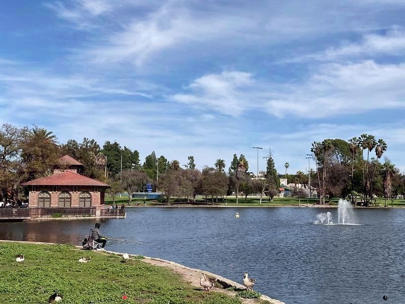 Lincoln Park Lake image. Click for full size.
