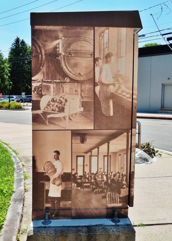 Straw Hat Factory Marker (<i>north side</i>) image. Click for full size.