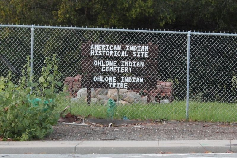 Ohlones Cemetery on Washington Boulevard image. Click for full size.