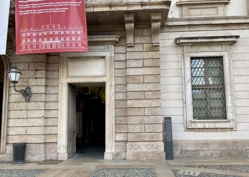 Palazzo Reale Marker - wide view image. Click for full size.