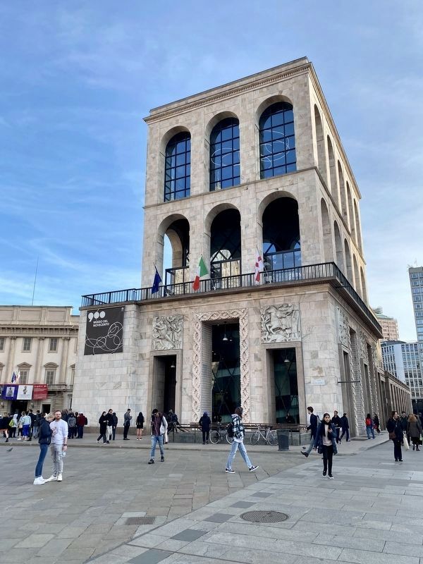 Arengario - Museo del Novecento Marker - wider view. Click for full size. Arengario - Museo del Novecento Marker - wider view image. Click for full size.