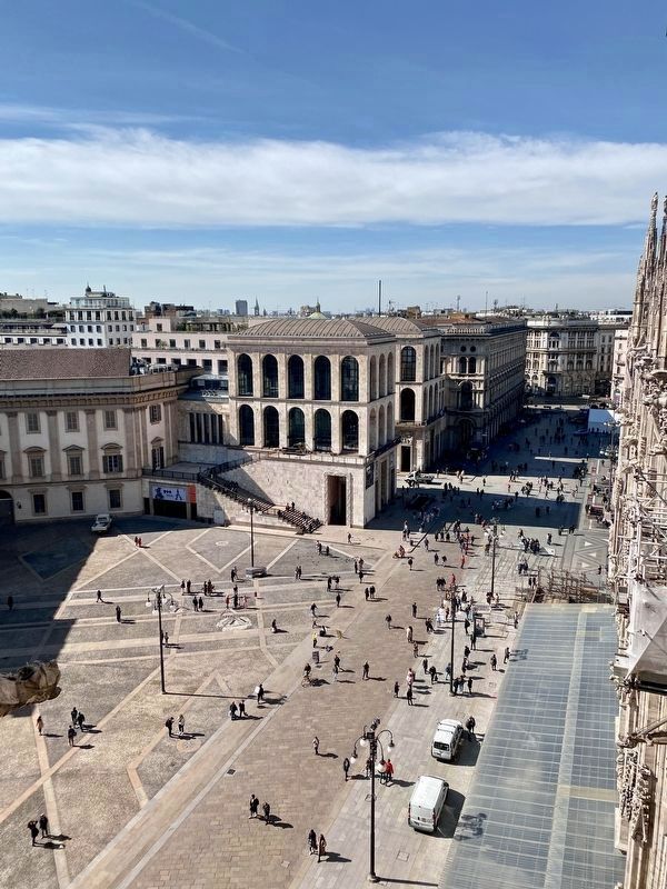 Palazzo dellArengario - as seen from the Duomo. Click for full size. Palazzo dellArengario - as seen from the Duomo image. Click for full size.
