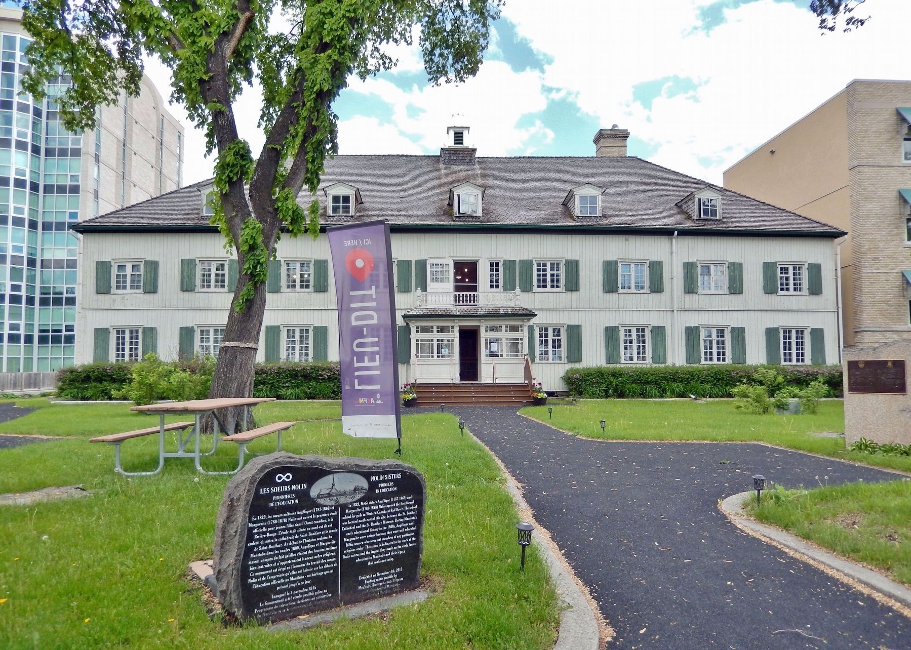 Les Soeurs Nolin / Nolin Sisters Marker image. Click for full size.