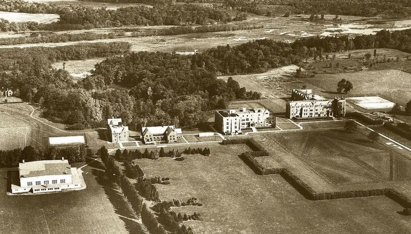 McMaster University aerial photo from 1930 (Hamilton Spectator). Click for full size. McMaster University aerial photo from 1930 (Hamilton Spectator) image. Click for full size.