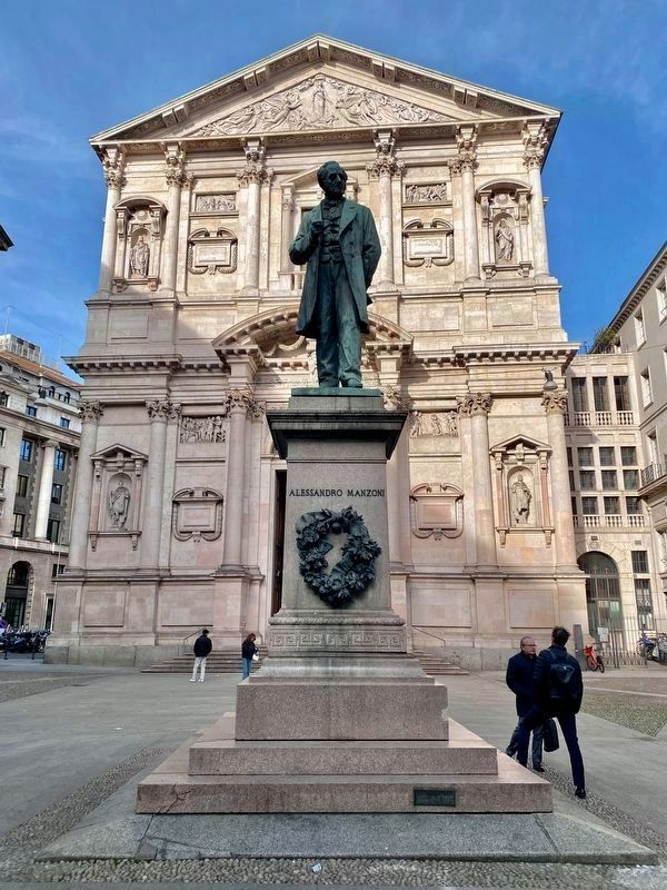 Statue of Alessandro Manzoni in Piazza San Fedele image. Click for full size.
