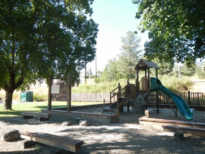 Fort Thompson Playground and Marker image. Click for full size.