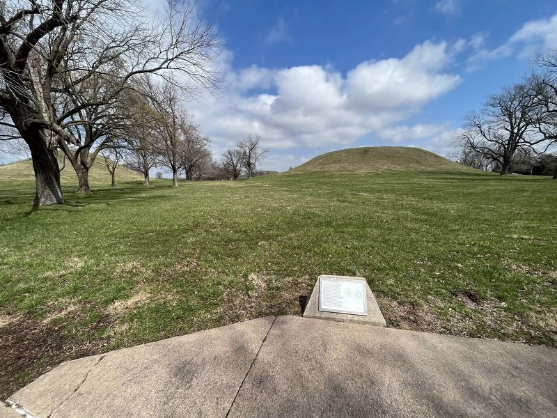The Twin Mounds Marker image. Click for full size.