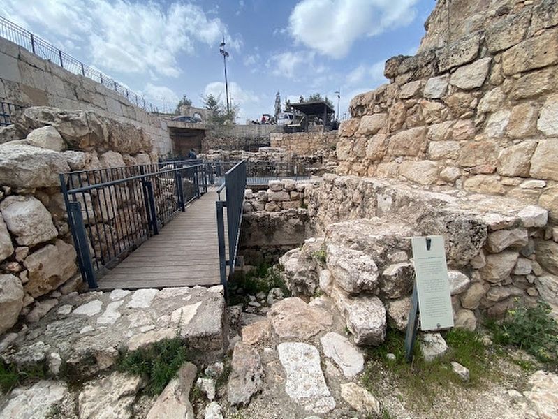 A stepped ritual bath in the ground floor of a building Marker. Click for full size. A stepped ritual bath in the ground floor of a building Marker image. Click for full size.