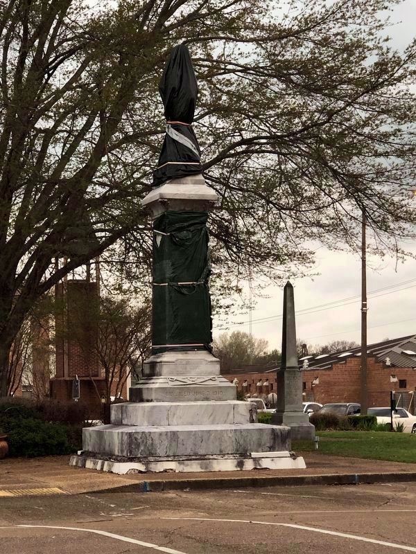 Grenada County Confederate Monument under wraps image. Click for full size.