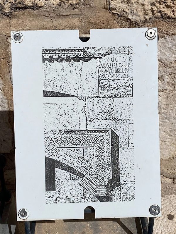 The Western Huldah Gate Marker image. Click for full size.