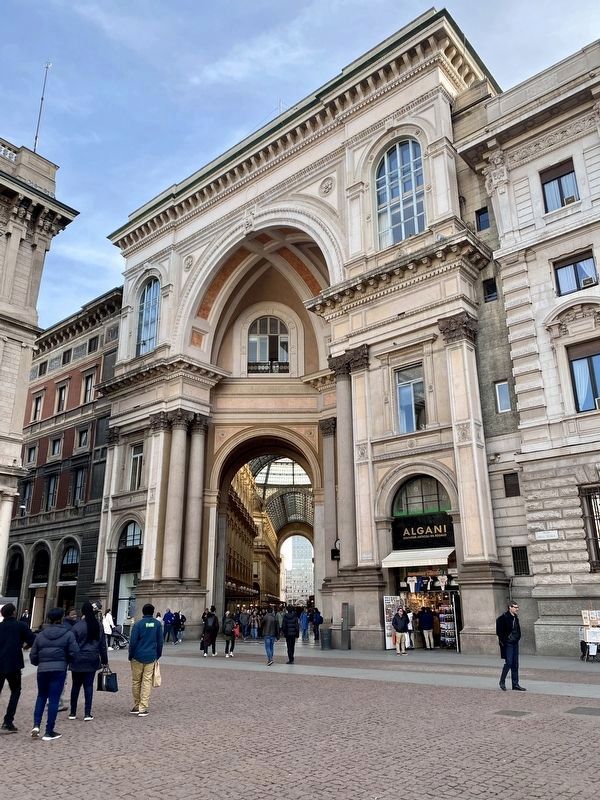 Galleria Vittorio Emanuele II Marker - wider view (north side) image. Click for full size.