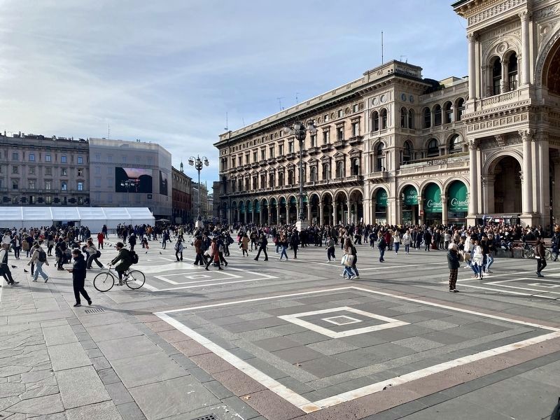 Piazza del Duomo, looking west across the Piazza image. Click for full size.