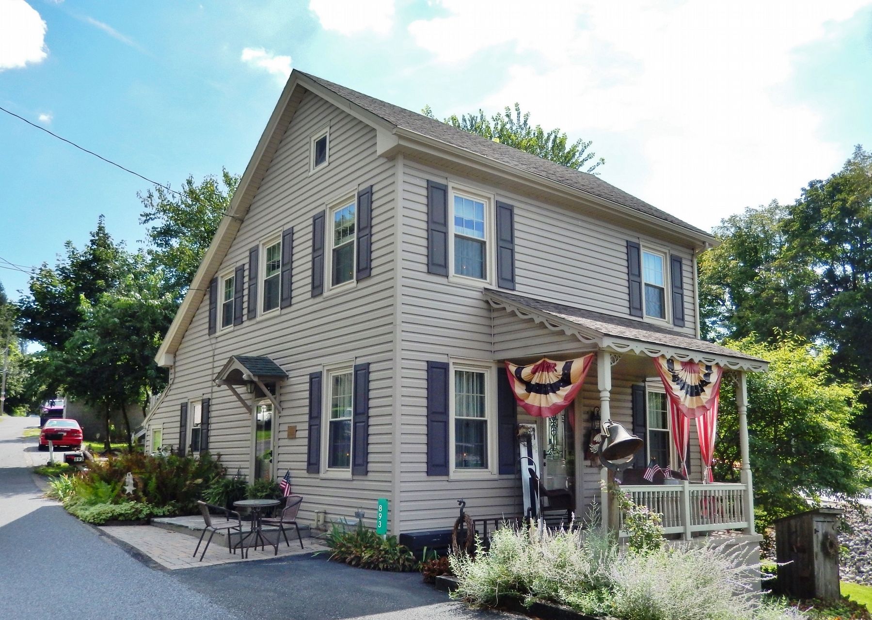 Walker House (<i>northeast elevation</i>) image. Click for full size.