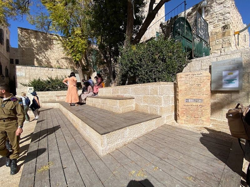 Moshe Rusnak Plaza Marker image. Click for full size.