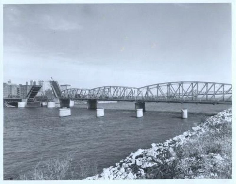 Franklin Street Bridge image. Click for full size.