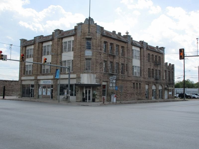 Fort Richardson Hotel and Marker image. Click for full size.