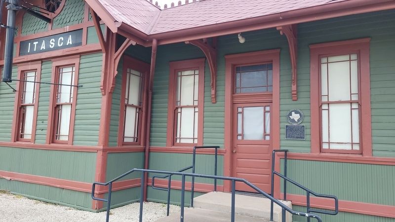 The front entrance to the Itasca Railroad Depot and Marker. Click for full size. The front entrance to the Itasca Railroad Depot and Marker image. Click for full size.