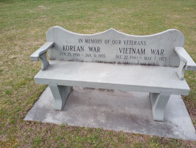 Veterans Memorial Bench image. Click for full size.