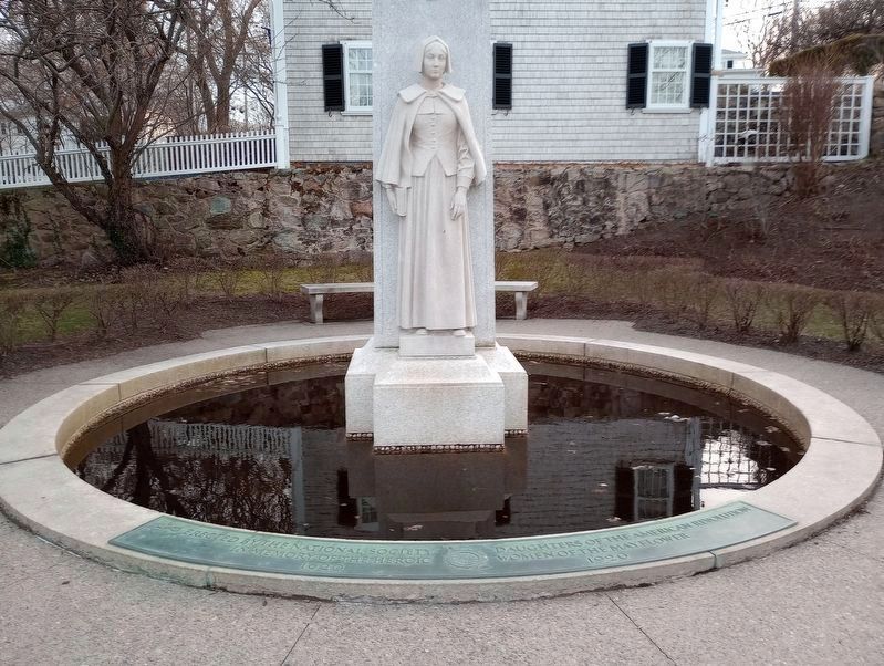 Pilgrim Mother Statue image. Click for full size.