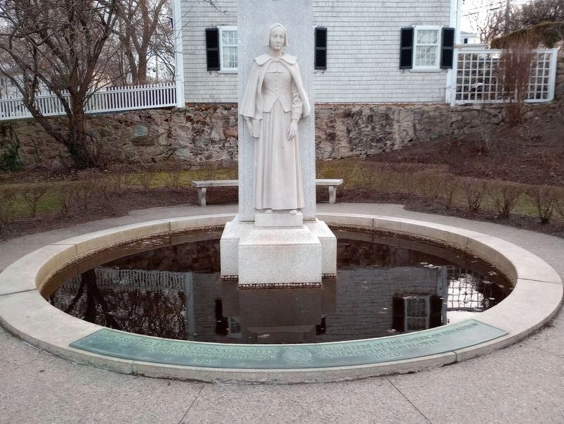 Pilgrim Mother Statue image. Click for full size.
