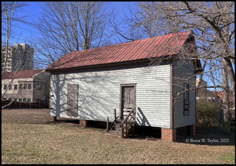 Building at the entrance - Decatur Cemetery, Bell Street. image. Click for full size.